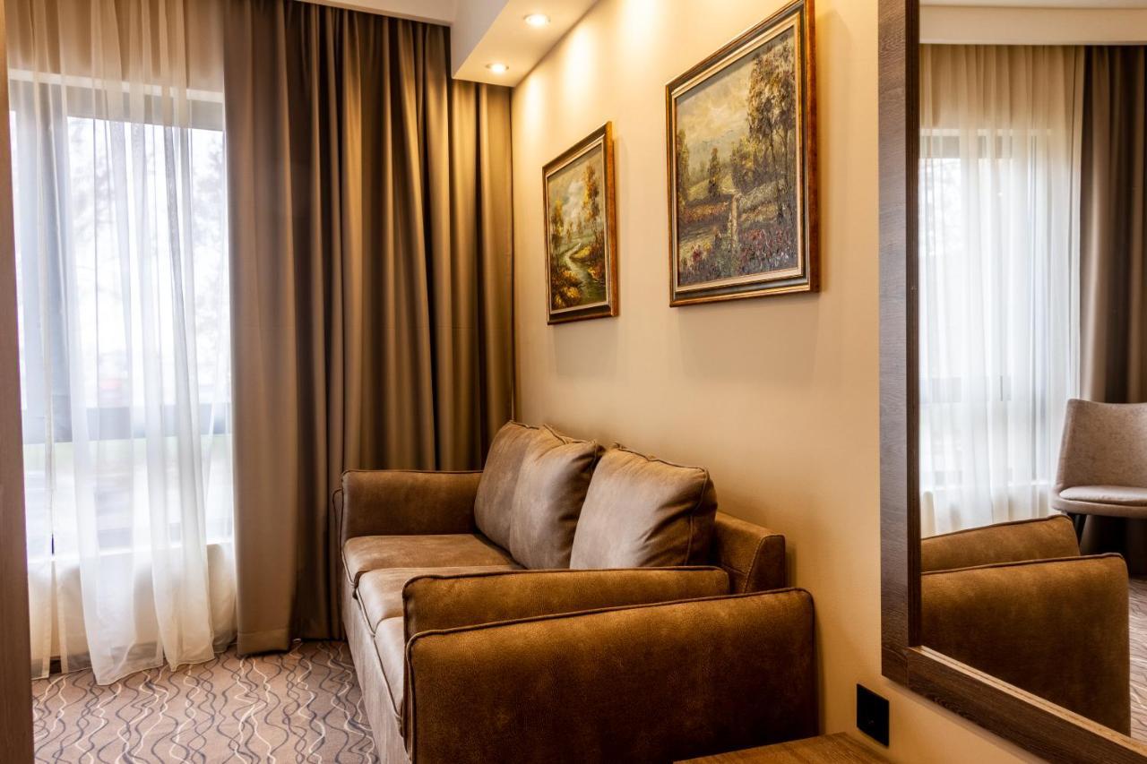 Nova Pazova New Garni Hotel Filia מראה חיצוני תמונה